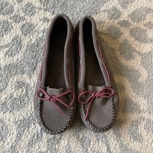 Minnetonka size 6.5 moccasin
